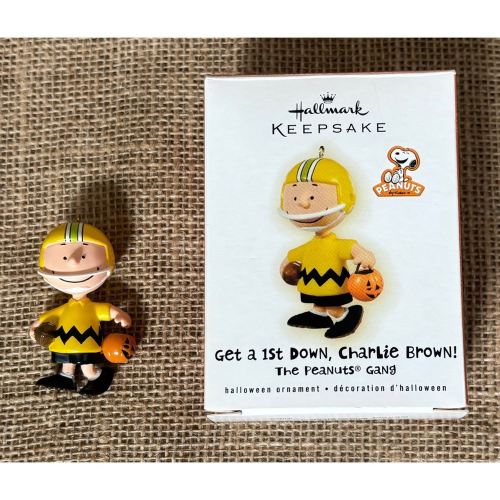 Hallmark Keepsake Get A 1st Down Charlie Brown Halloween Ornament Football READ - Picture 3 of 5
